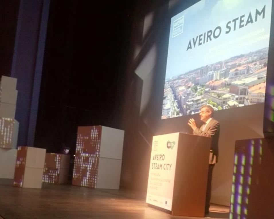 Aveiro está na linha da frente da tecnologia 5G. Aveiro está na linha da frente da tecnologia 5G.