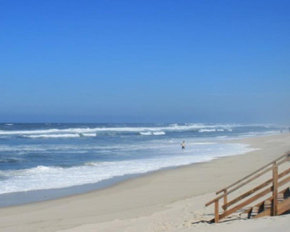 Praia da Vagueira vai receber recargas de areia. Será um dos primeiros passos na estratégia de defesa da costa nacional. Praia da Vagueira vai receber recargas de areia. Será um dos primeiros passos na estratégia de defesa da costa nacional.
