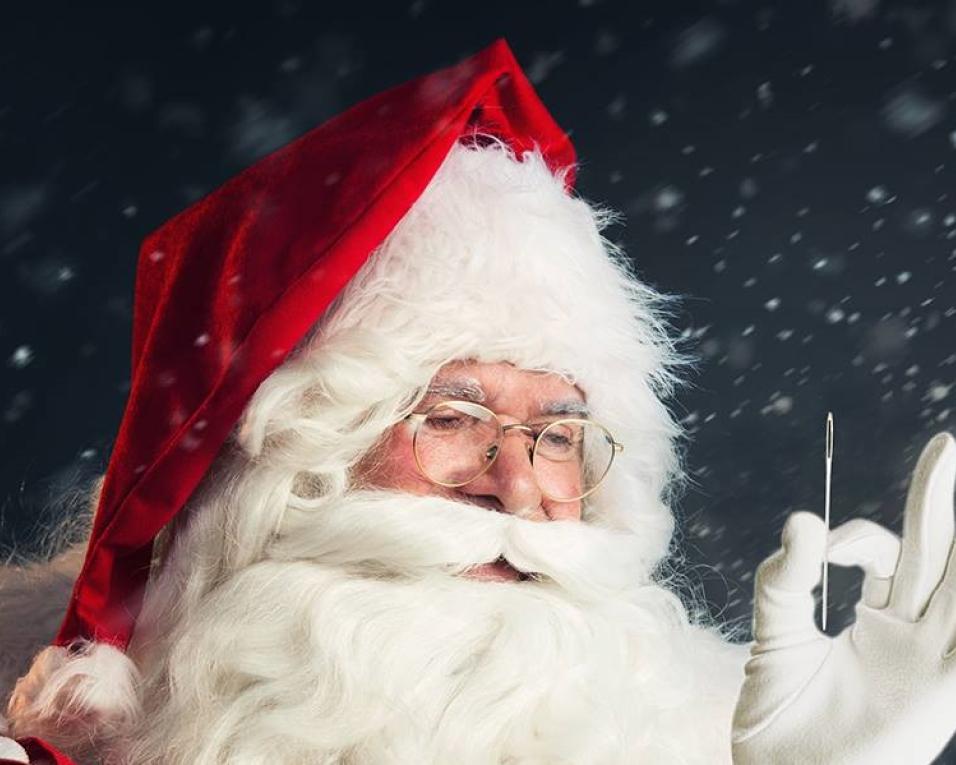 Águeda: Micro Pai Natal junta-se a Pai Natal gigante no largo 1º de Maio. Águeda: Micro Pai Natal junta-se a Pai Natal gigante no largo 1º de Maio.