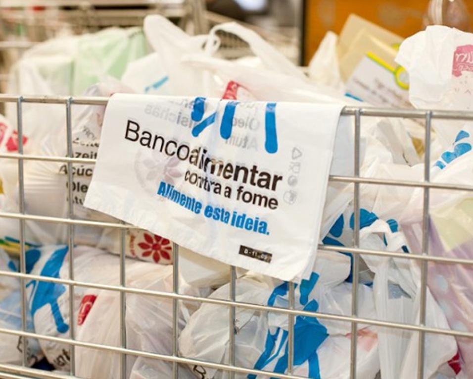 Campanha do Banco Alimentar em recolha de alimentos. Campanha do Banco Alimentar em recolha de alimentos.