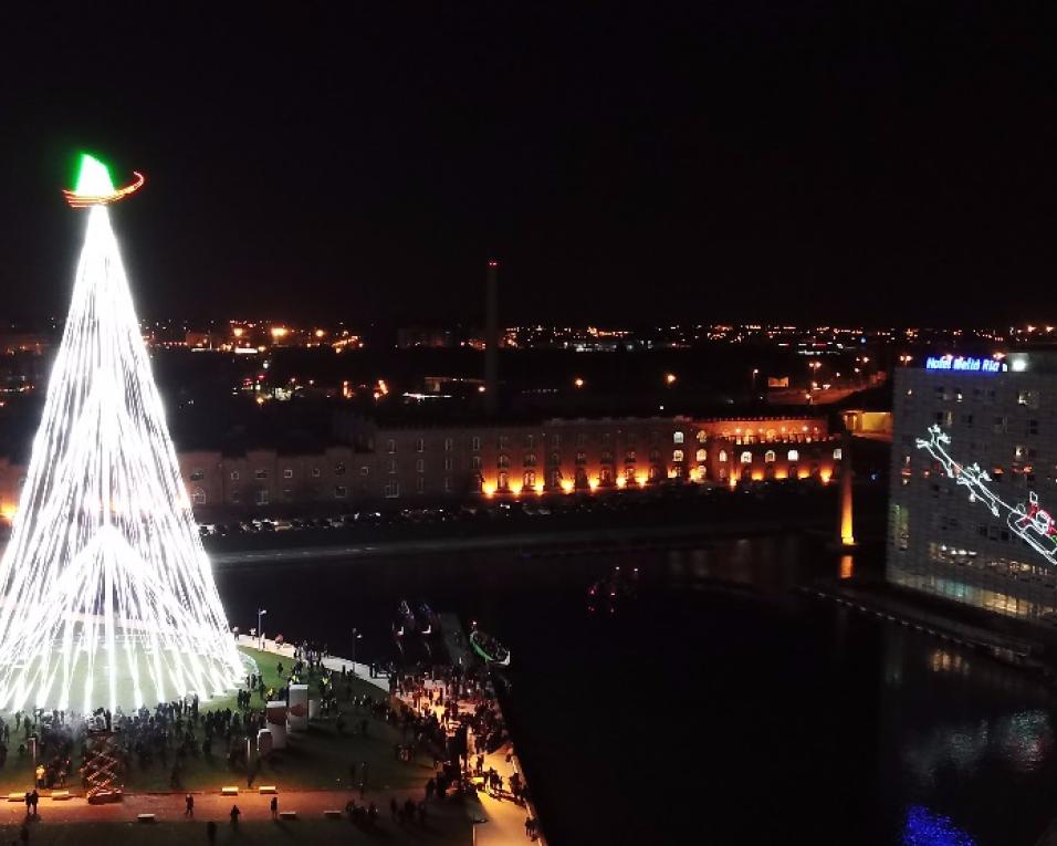 Boas Festas em Aveiro inaugura iluminações de Natal. Boas Festas em Aveiro inaugura iluminações de Natal.