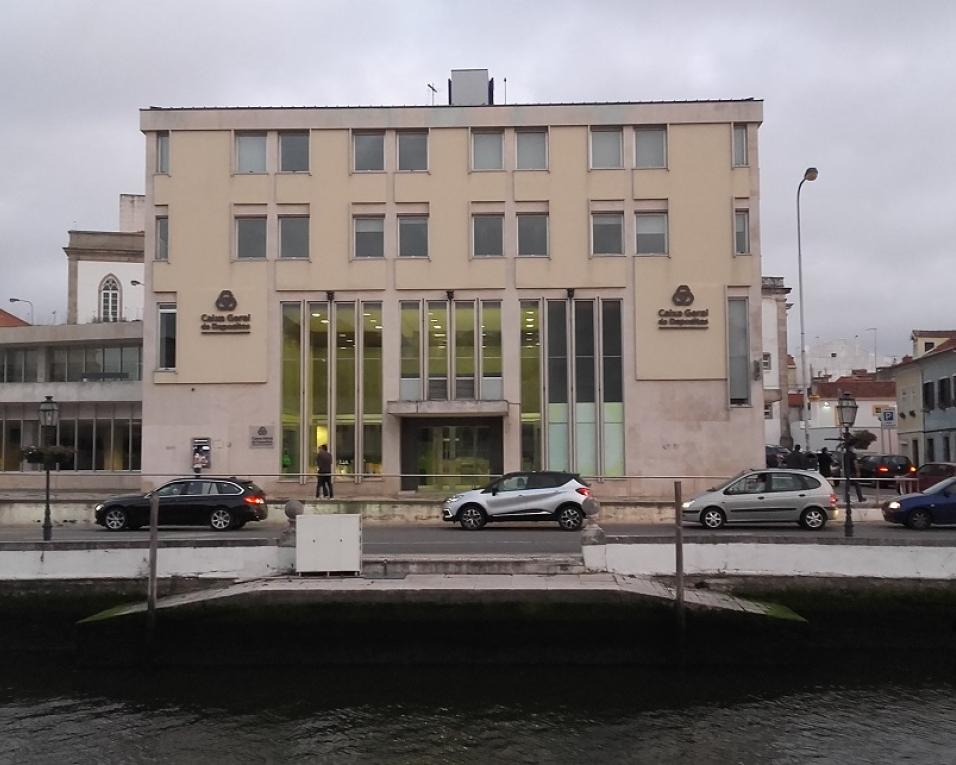 Aveiro: CGD encerra balcão central junto ao Canal Central. Aveiro: CGD encerra balcão central junto ao Canal Central.