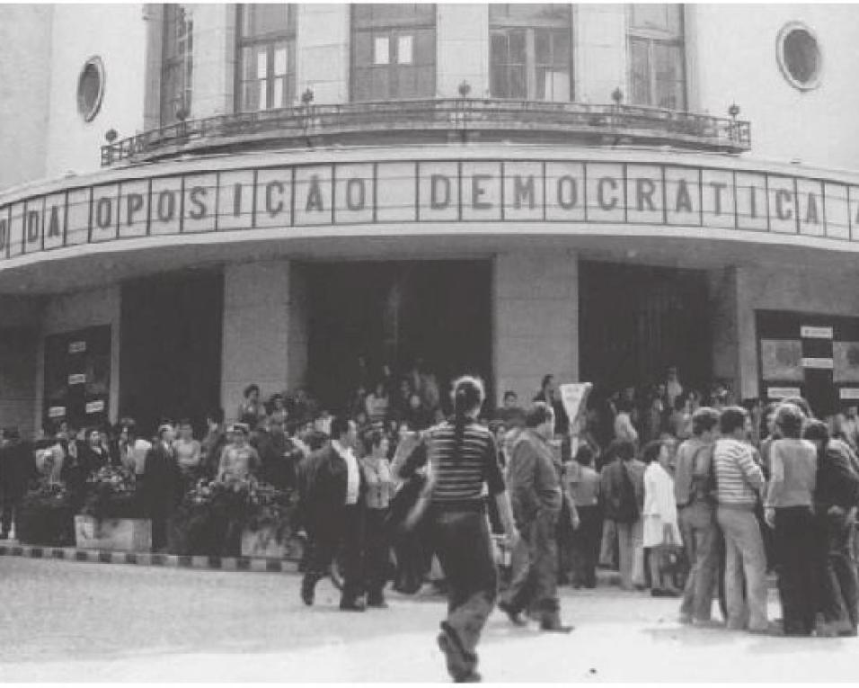 Aveiro de luto pelo falecimento de Flávio Sardo. Aveiro de luto pelo falecimento de Flávio Sardo.