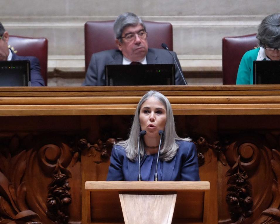 Helga Correia reclama reforço de meios técnicos e humanos do Hospital de Oliveira de Azeméis. Helga Correia reclama reforço de meios técnicos e humanos do Hospital de Oliveira de Azeméis.