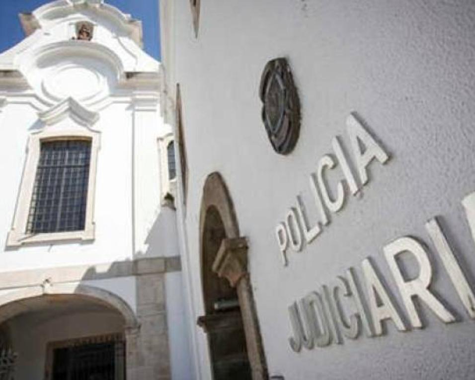 PJ deteve homem suspeito do homicídio da mãe. PJ deteve homem suspeito do homicídio da mãe.