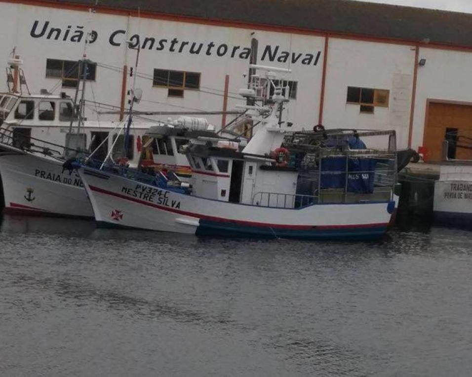 Esmoriz: Naufrágio de embarcação provoca um morto e três desaparecidos. Mestre resgatado com vida. Esmoriz: Naufrágio de embarcação provoca um morto e três desaparecidos. Mestre resgatado com vida.