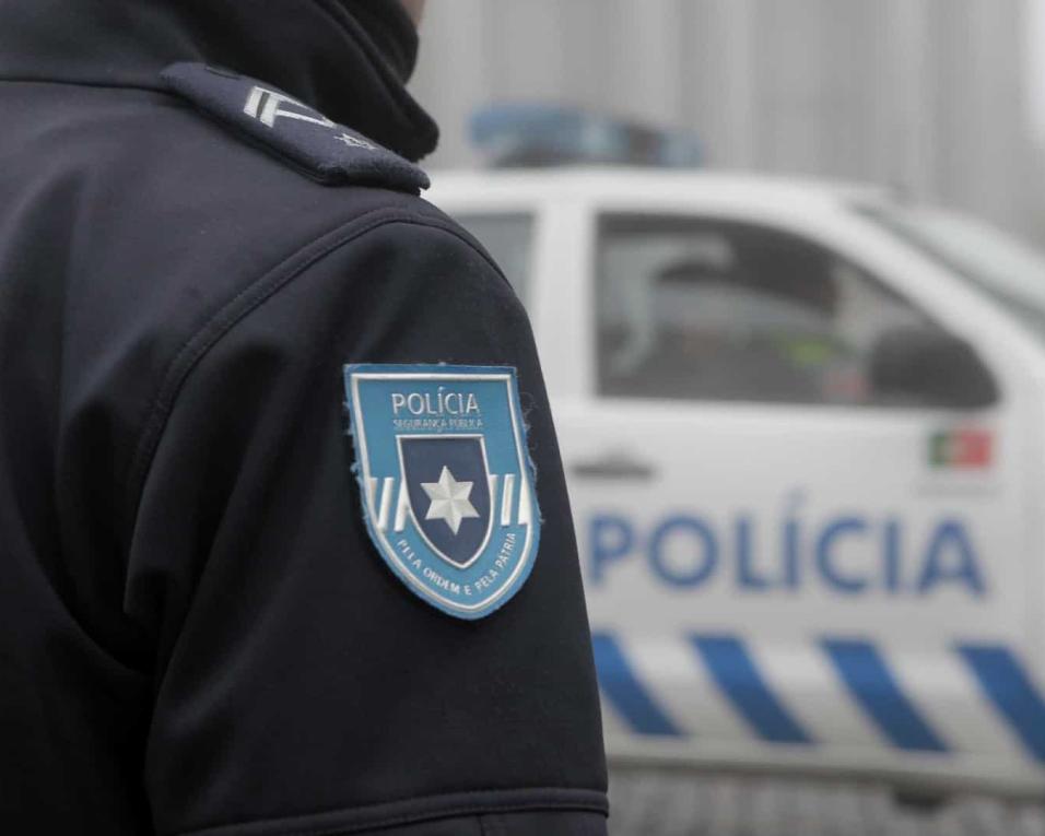 PSP: Quatro pessoas identificadas por furto em grande superfície comercial de Aveiro. PSP: Quatro pessoas identificadas por furto em grande superfície comercial de Aveiro.