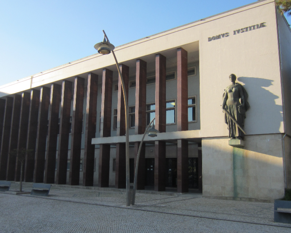 Juíza leva a julgamento militares da GNR acusados de tortura na Murtosa. Juíza leva a julgamento militares da GNR acusados de tortura na Murtosa.