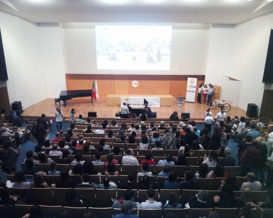 Refood promove formação em Aveiro e celebra primeiro aniversário das novas instalações. Refood promove formação em Aveiro e celebra primeiro aniversário das novas instalações.