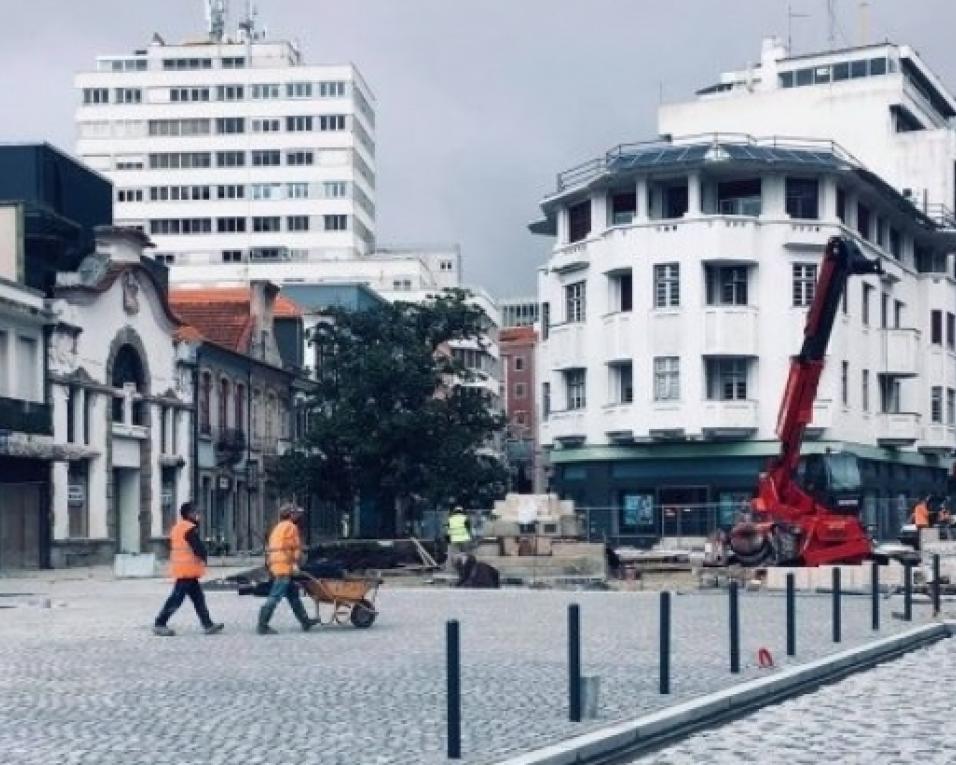 Aveiro: Primeiro troço renovado da avenida Dr. Lourenço Peixinho reabre esta quarta-feira. Aveiro: Primeiro troço renovado da avenida Dr. Lourenço Peixinho reabre esta quarta-feira.