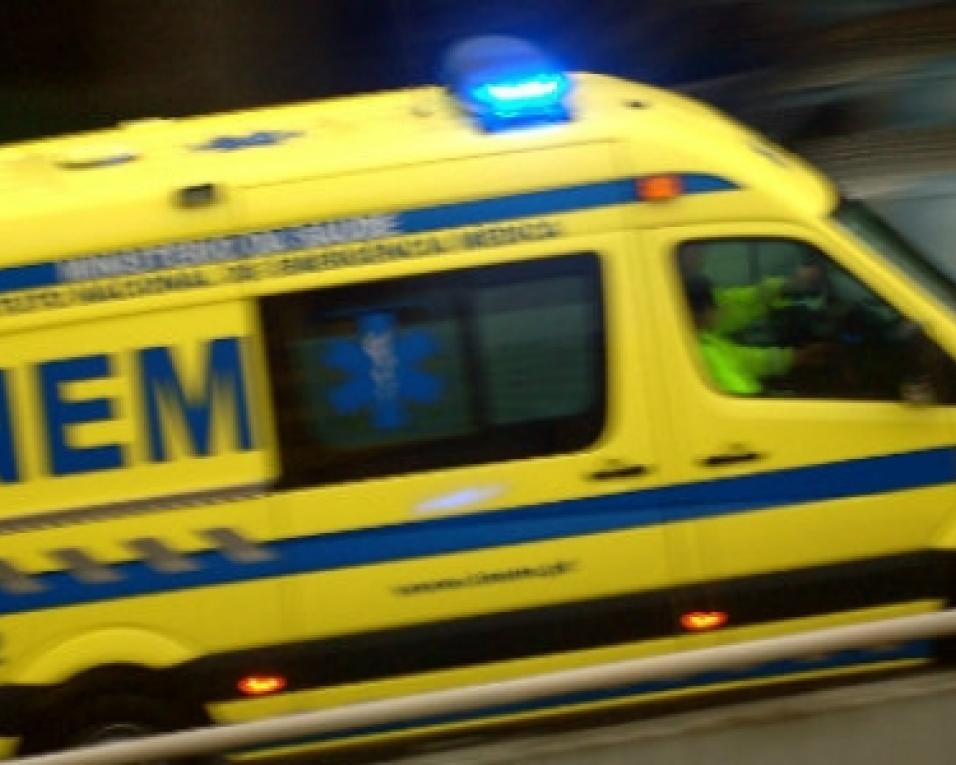 Colisão faz três feridos perto de Oliveirinha. Colisão faz três feridos perto de Oliveirinha.