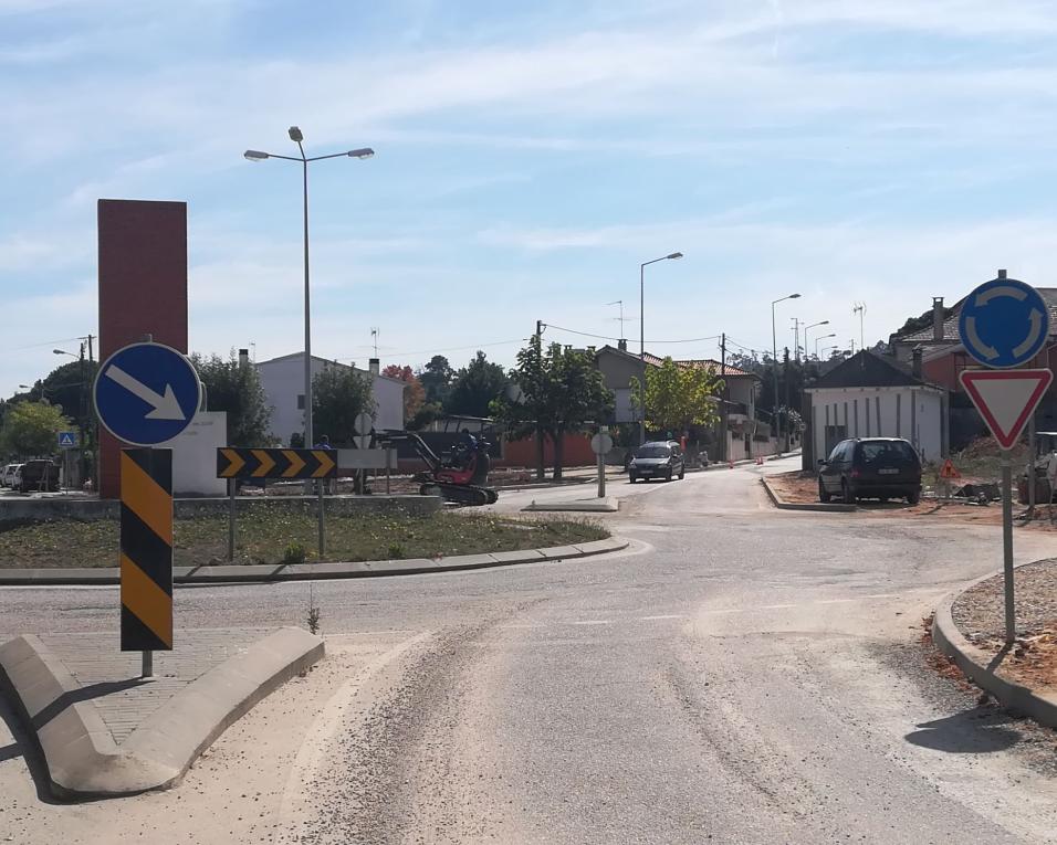 Câmara de Anadia faz obra de arranjo paisagístico perto da Cerâmica de Anadia. Câmara de Anadia faz obra de arranjo paisagístico perto da Cerâmica de Anadia.