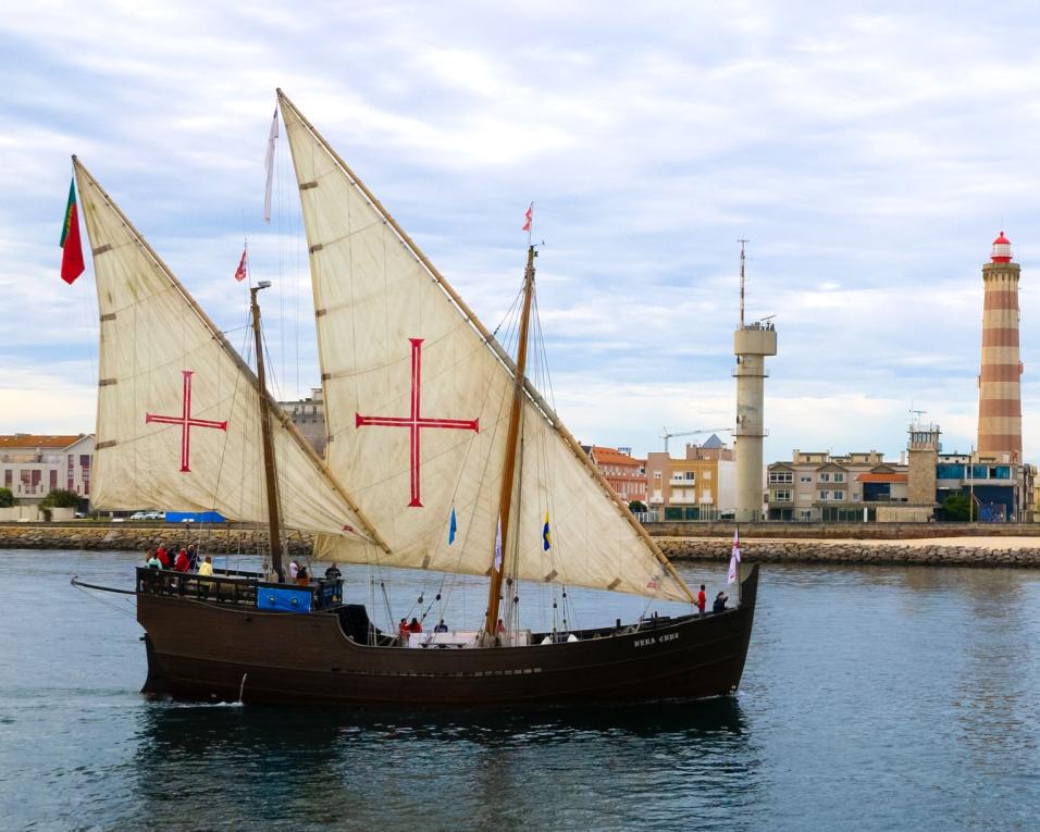 Caravela Vera Cruz volta ao Cais dos Bacalhoeiros na Gafanha da Nazaré. Caravela Vera Cruz volta ao Cais dos Bacalhoeiros na Gafanha da Nazaré.
