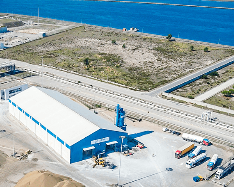 Porto de Aveiro lança concurso público para armazenamento de combustíveis no Terminal de Granéis Líquidos. Porto de Aveiro lança concurso público para armazenamento de combustíveis no Terminal de Granéis Líquidos.