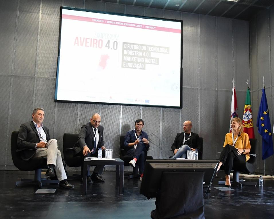 AIDA: Simpósio conclui que transformação digital reinventa o modelo de negócio das empresas. AIDA: Simpósio conclui que transformação digital reinventa o modelo de negócio das empresas.