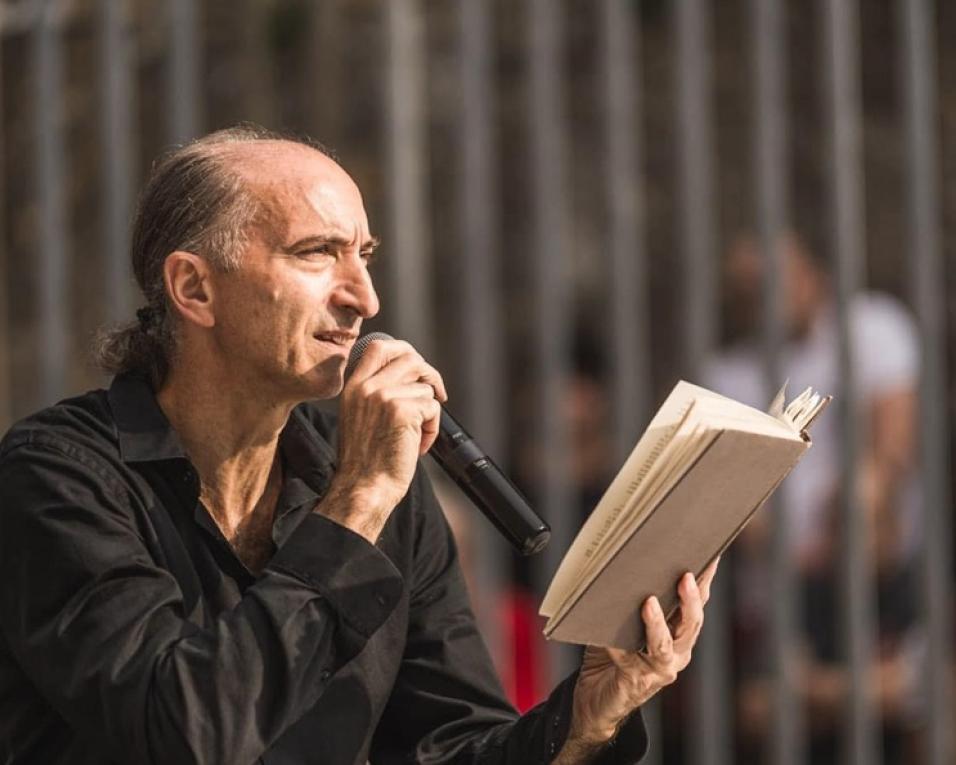 Leão de Ouro de Carreira, da bienal de Veneza, está na Capital da Cultura. Leão de Ouro de Carreira, da bienal de Veneza, está na Capital da Cultura.