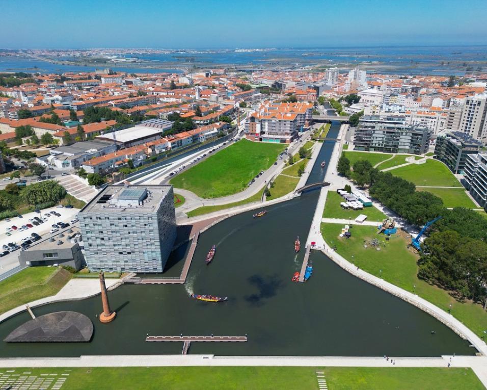 Aveiro: Veículos abandonados na rua vão para abate. Aveiro: Veículos abandonados na rua vão para abate.