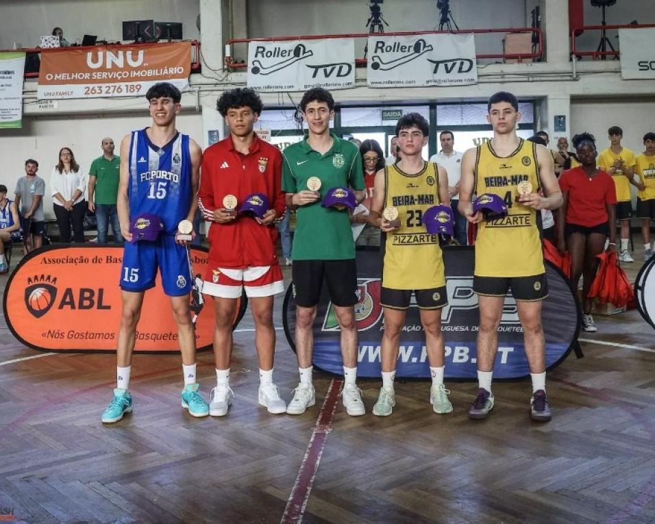 Basquetebol: "Simão e Santiago têm condições para integrar equipas seniores no futuro" - Rui Nazário. Basquetebol: "Simão e Santiago têm condições para integrar equipas seniores no futuro" - Rui Nazário.