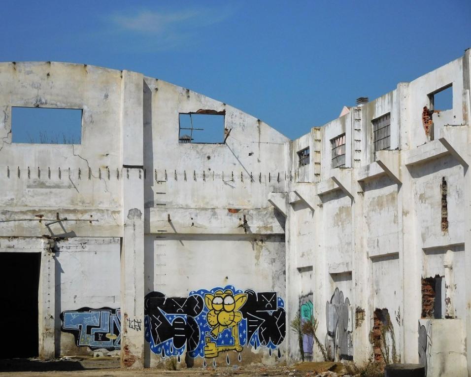 Aveiro: Antigas instalações da Bóia  Irmão em demolição. Aveiro: Antigas instalações da Bóia  Irmão em demolição.