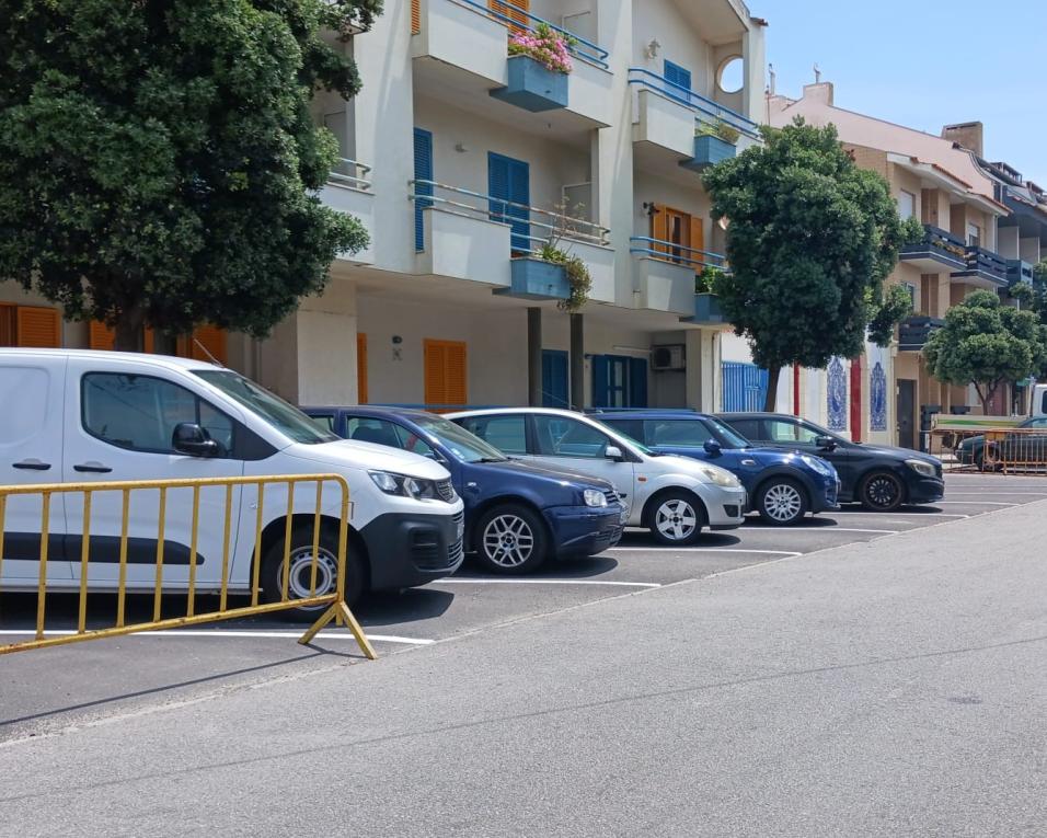Estacionamento da Avenida João Corte Real, na Praia da Barra, será em 'espinha invertida'. Estacionamento da Avenida João Corte Real, na Praia da Barra, será em 'espinha invertida'.