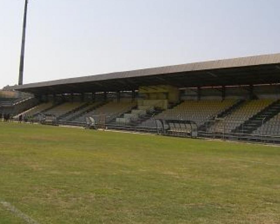 Aveiro: Estádio Mário Duarte vai abaixo. Aveiro: Estádio Mário Duarte vai abaixo.