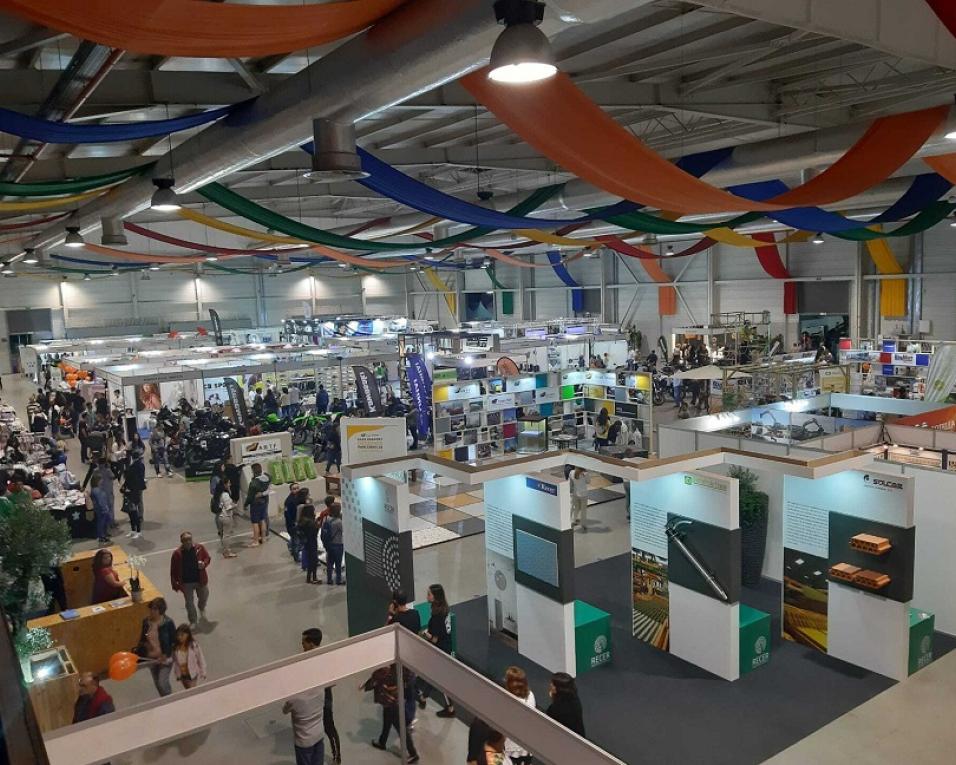 Calema, Sara Correia, Bárbara Bandeira, Dama, José Cid, MDO, Kura, Dillaz e Mishlawi atuam na Expobairrada. Calema, Sara Correia, Bárbara Bandeira, Dama, José Cid, MDO, Kura, Dillaz e Mishlawi atuam na Expobairrada.