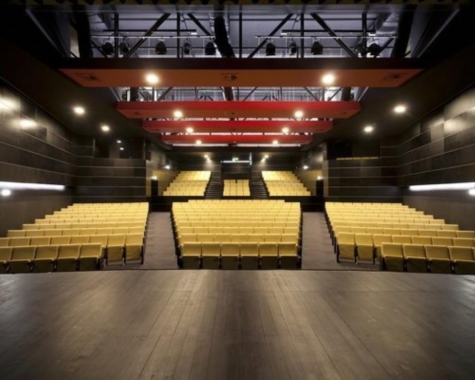 Gafanha da Nazaré: Teatro, música e diálogos em “Acordes e Narrativas de Abril”. Gafanha da Nazaré: Teatro, música e diálogos em “Acordes e Narrativas de Abril”.