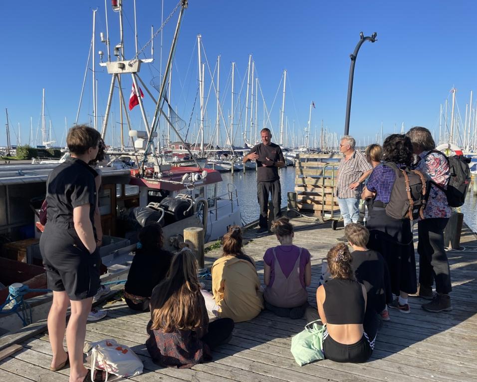 Circo contemporâneo inspira-se na indústria do bacalhau. Circo contemporâneo inspira-se na indústria do bacalhau.