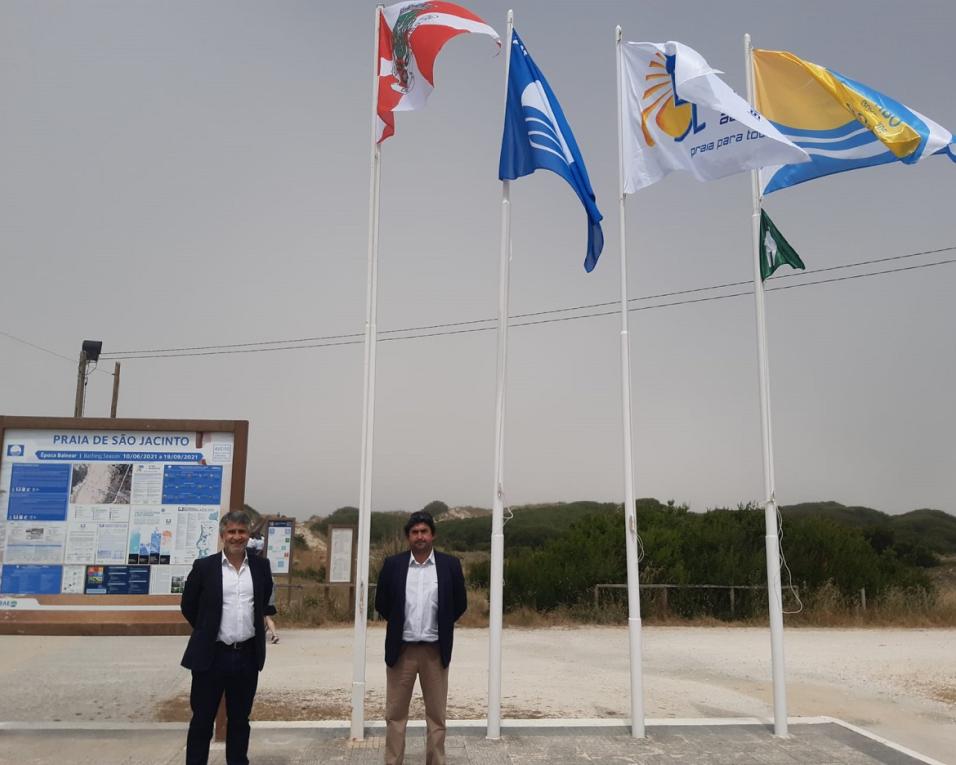 Aveiro: PS diz que presidente da Junta de São Jacinto foi marginalizado no hastear de bandeira azul. Aveiro: PS diz que presidente da Junta de São Jacinto foi marginalizado no hastear de bandeira azul.