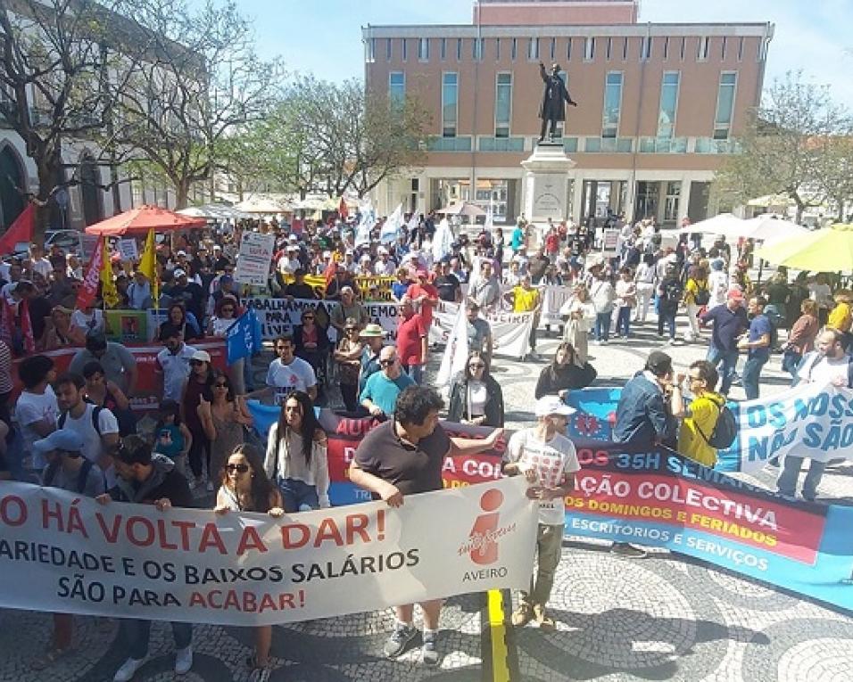 Trabalhadores reclamam direito ao sonho. Trabalhadores reclamam direito ao sonho.