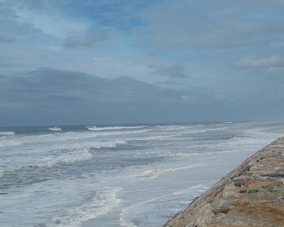 Chuva e vento com agravamento nas próximas horas. Chuva e vento com agravamento nas próximas horas.