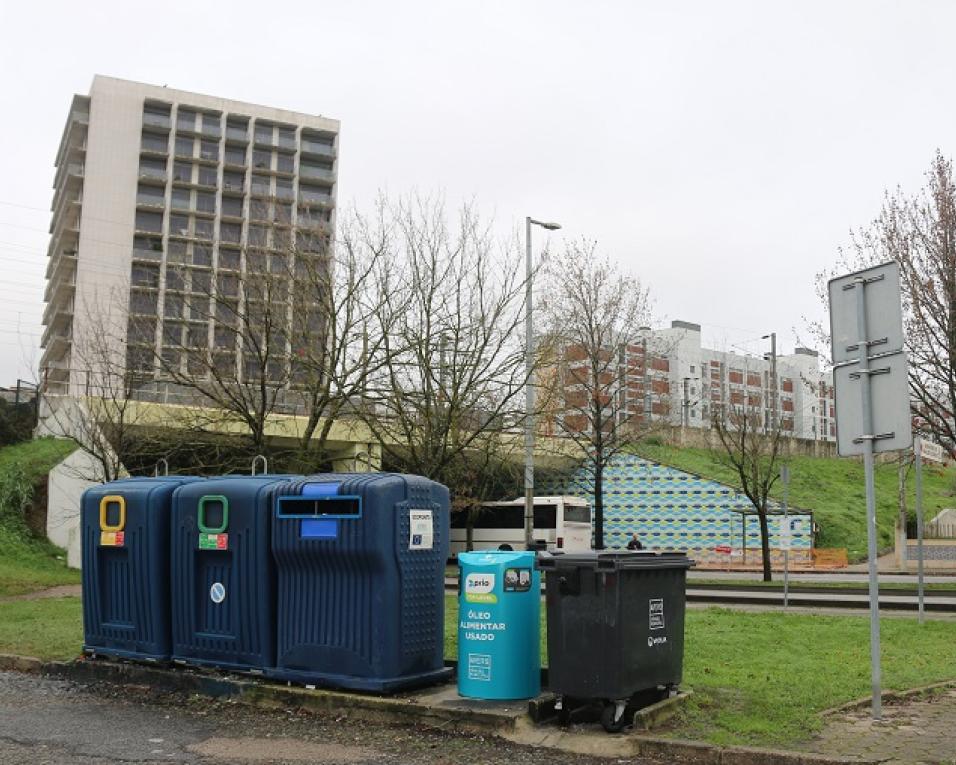 Aveiro: ERSUC reforça a rede de ecopontos com a instalação de mais 131 contentores. Aveiro: ERSUC reforça a rede de ecopontos com a instalação de mais 131 contentores.