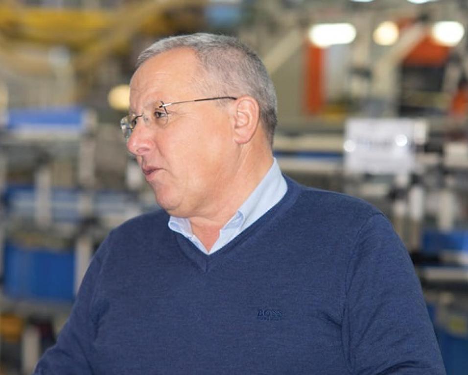 Aveiro: Oli a produzir viseiras. O aspeto mais positivo é a solidariedade. Tenho a certeza absoluta que seremos melhores pessoas no futuro”- Antonio Oliveira. Aveiro: Oli a produzir viseiras. O aspeto mais positivo é a solidariedade. Tenho a certeza absoluta que seremos melhores pessoas no futuro”- Antonio Oliveira.