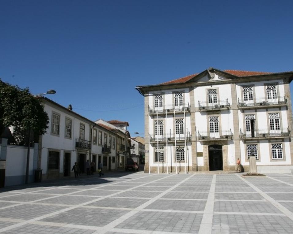Autarca de Oliveira de Azeméis diz que não há condições para resgatar concessão da água. Autarca de Oliveira de Azeméis diz que não há condições para resgatar concessão da água.