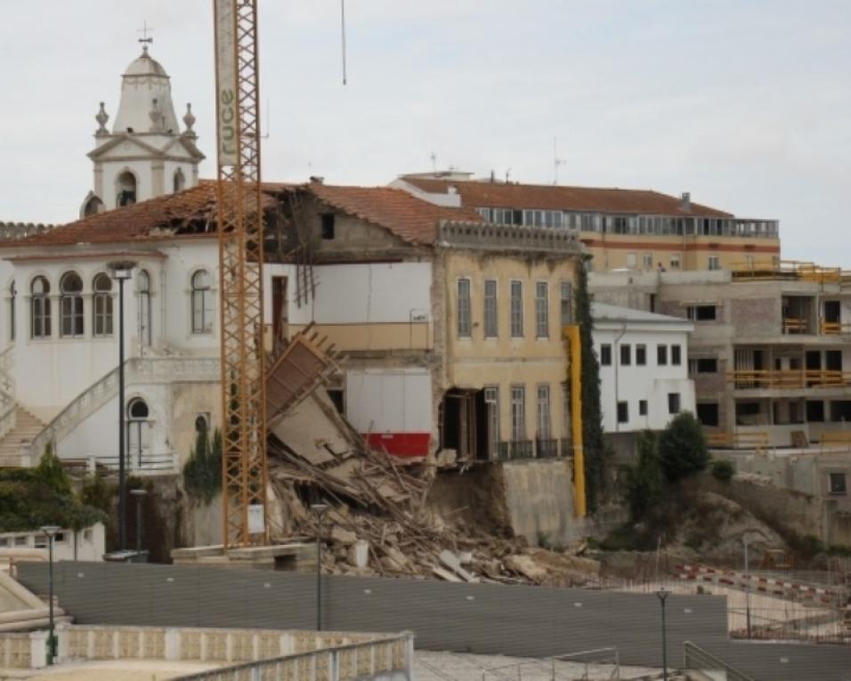 Vagos: Executivo debate calendário do restauro do palacete Visconde Valdemouro. Vagos: Executivo debate calendário do restauro do palacete Visconde Valdemouro.