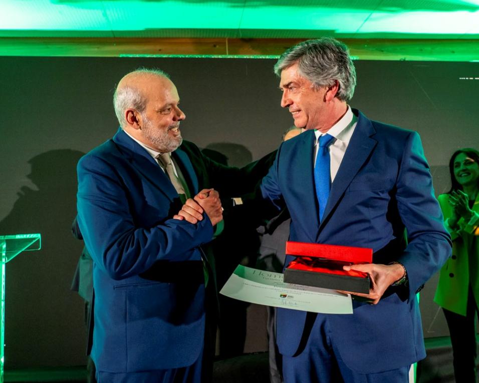 Turismo do Centro homenageia Pedro Machado. Turismo do Centro homenageia Pedro Machado.