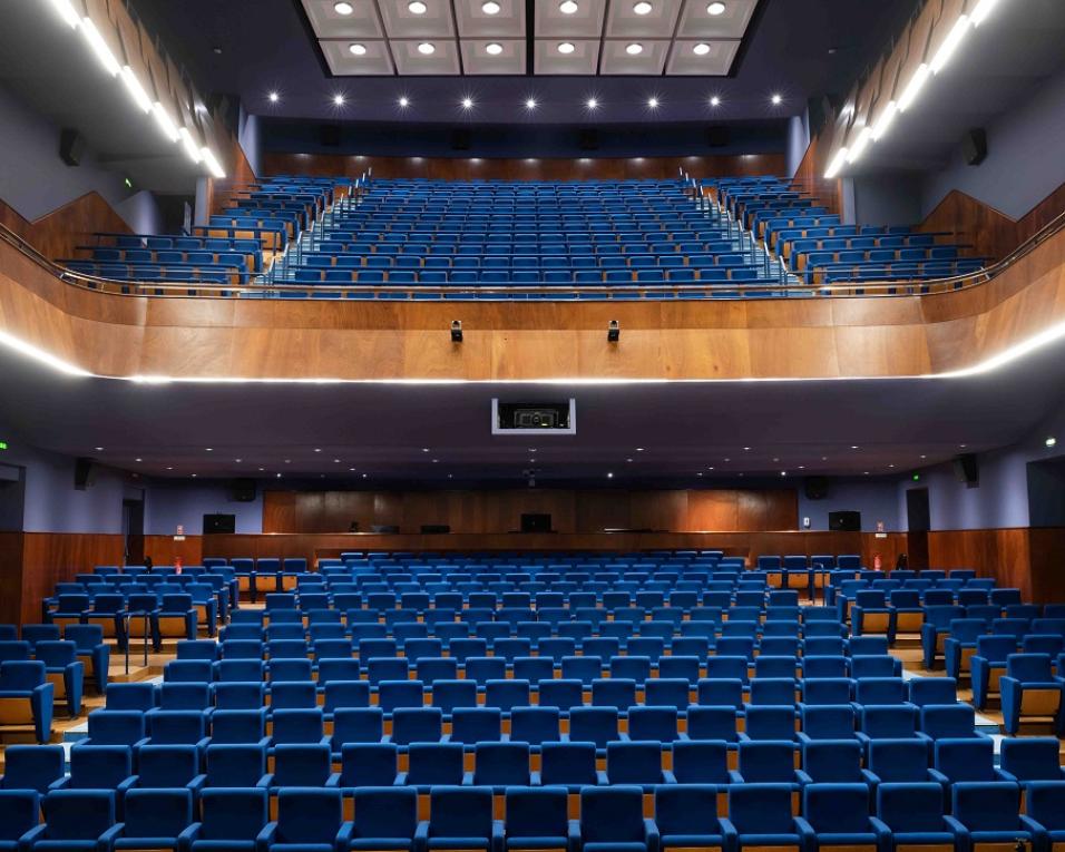Companhia Nacional de Bailado atua no Teatro Aveirense. Companhia Nacional de Bailado atua no Teatro Aveirense.