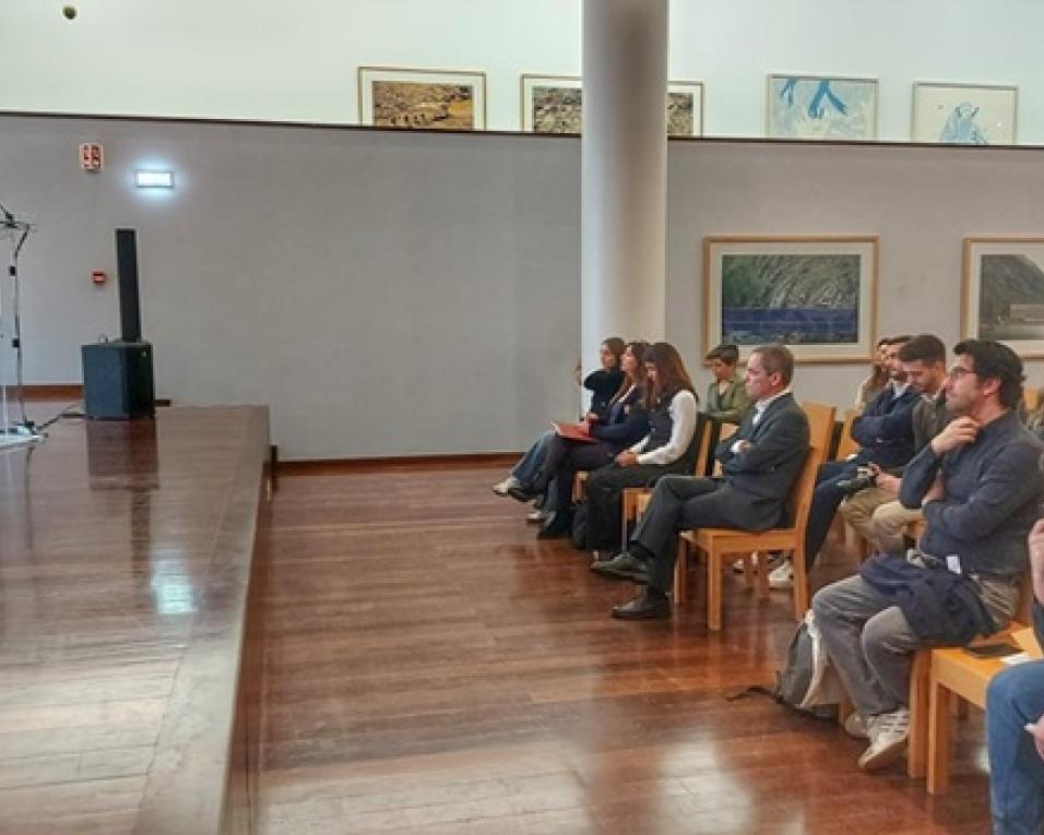 Aveiro: Rádio Universitária é uma forma de prestar homenagem aos 50 anos da Universidade e aos 45 da associação académica - Reitor da UA. Aveiro: Rádio Universitária é uma forma de prestar homenagem aos 50 anos da Universidade e aos 45 da associação académica - Reitor da UA.