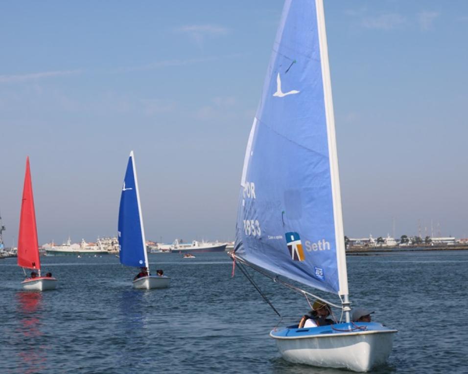 Fábrica Centro Ciência Viva e Sporting de Aveiro lançam programa educativo sobre vela. Fábrica Centro Ciência Viva e Sporting de Aveiro lançam programa educativo sobre vela.