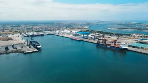 Porto de Aveiro reforça abastecimento elétrico em zona portuária Porto de Aveiro reforça abastecimento elétrico em zona portuária