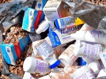 Sabia que os medicamentos fora de prazo ou que já não usa não devem ser colocados junto dos restantes resíduos urbanos Sabia que os medicamentos fora de prazo ou que já não usa não devem ser colocados junto dos restantes resíduos urbanos