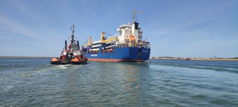 Porto de Aveiro assinala o transporte de 5 mil pás eólicas em 15 anos de operações portuárias. Porto de Aveiro assinala o transporte de 5 mil pás eólicas em 15 anos de operações portuárias.