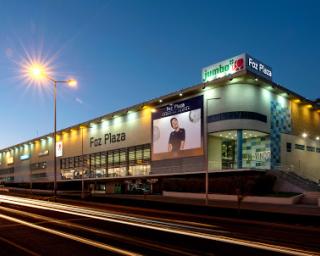 Super-heróis entregam 80 televisores aos Hospitais de Aveiro e Figueira da Foz para assinalar o Dia da Mãe. Super-heróis entregam 80 televisores aos Hospitais de Aveiro e Figueira da Foz para assinalar o Dia da Mãe.