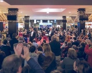 Concerto de Ano Novo animou o CC Glicínias. Orquestra Filarmonia das Beiras em concerto memorável. Concerto de Ano Novo animou o CC Glicínias. Orquestra Filarmonia das Beiras em concerto memorável.