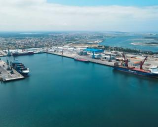 Porto de Aveiro reforça abastecimento elétrico em zona portuária Porto de Aveiro reforça abastecimento elétrico em zona portuária