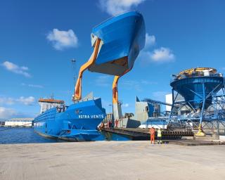 Porto de Aveiro recebeu primeira escala de navio desenhado para transporte de turbinas eólicas. Porto de Aveiro recebeu primeira escala de navio desenhado para transporte de turbinas eólicas.