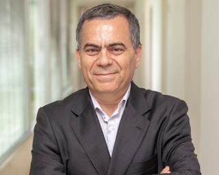 Aveiro: Artur Silva ganha Prémio Luso-Espanhol de Química. Aveiro: Artur Silva ganha Prémio Luso-Espanhol de Química.