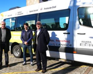 Valongo do Vouga: Junta recebe novo autocarro para transporte escolar. Valongo do Vouga: Junta recebe novo autocarro para transporte escolar.