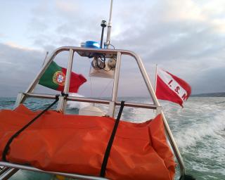 ISN resgata pescador que se sentiu mal no mar. ISN resgata pescador que se sentiu mal no mar.