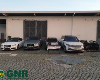 GNR trava rede que furtava e vendia veículos de alta cilindrada. Vagos nas áreas de busca. GNR trava rede que furtava e vendia veículos de alta cilindrada. Vagos nas áreas de busca.